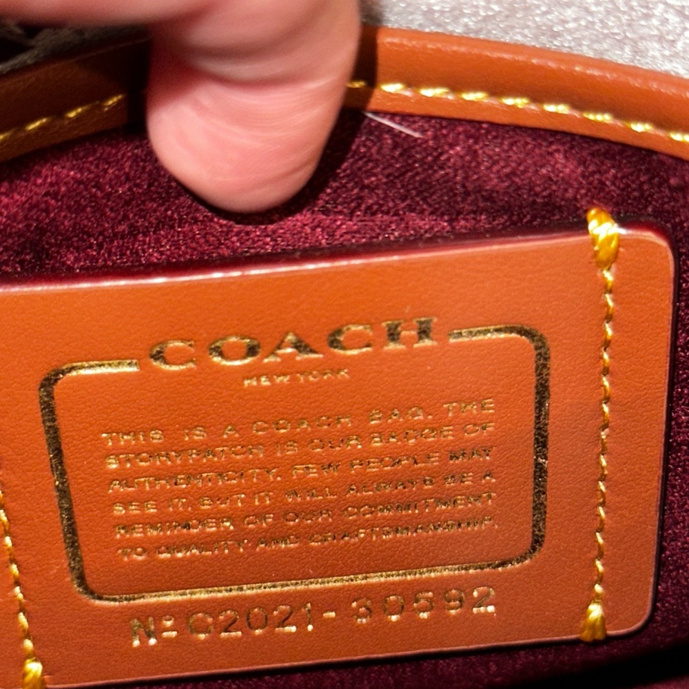 Parker 18 In Signature Canvas With Rivets - Picture 5 of 7